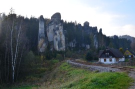 cesta ze skal k Zámku Adršpach